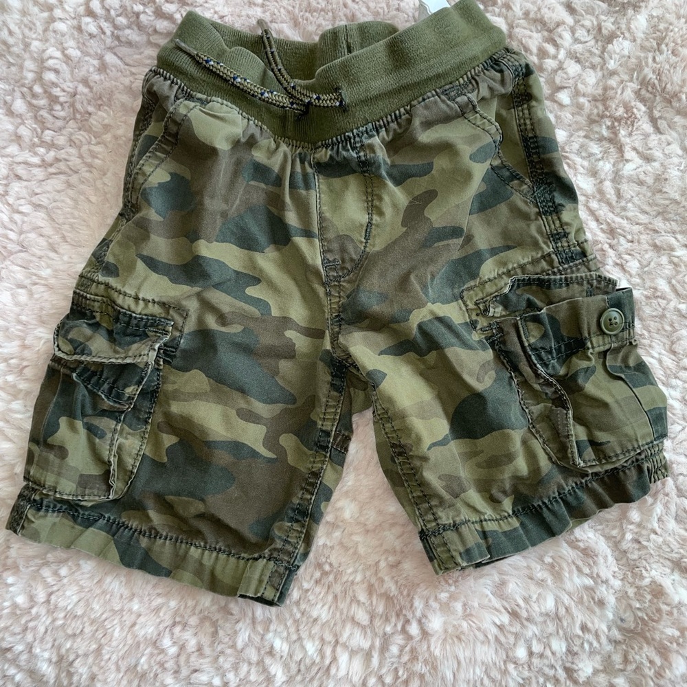 Baby Gap. camo shorts. Size 3 boys